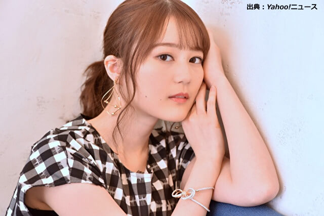ポーズをする生田絵梨花