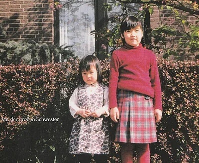 幼い頃の生田絵梨花と姉のツーショット