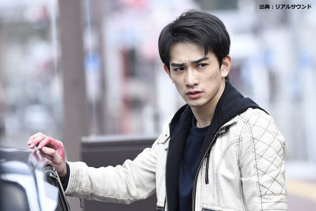 クールな表情の町田啓太